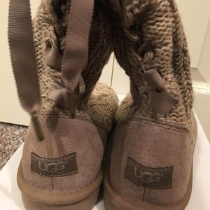 UGG isla bootie
